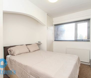 3 bed Flat for Rent - Photo 6