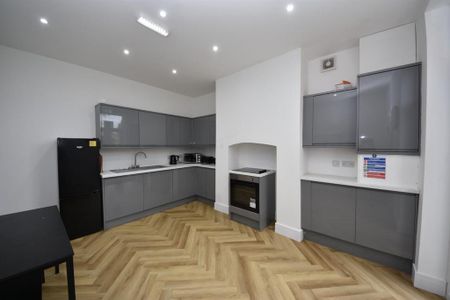 1 bedroom in a house share to rent - Photo 5