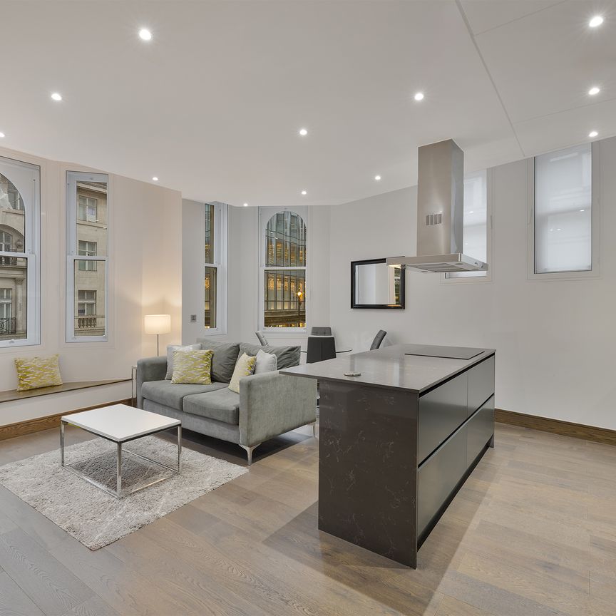 A beautifully designed oasis in the heart of the city - Photo 1