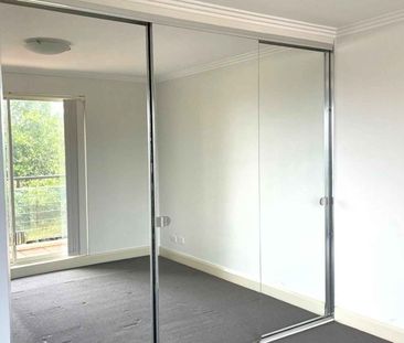 V205/68-70 Vista Street Mosman - Photo 2