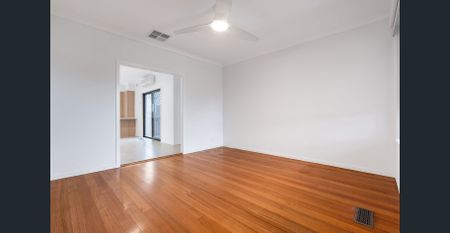 Renovated Home in the Heart of Craigieburn - Photo 2