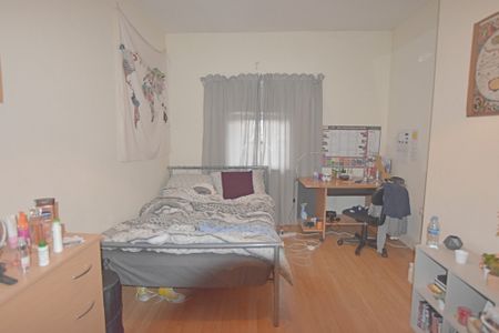 3 Bedroom Flat - Photo 3