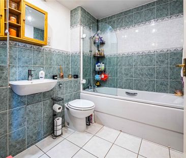1 bed Upper Floor Flat for rent - Photo 6