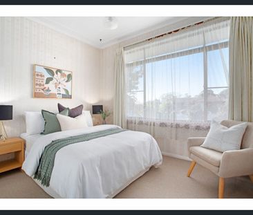 SPACIOUS AIR-CONDITONED FAMILY HOME LOCATED IN CENTRAL FAMILY LOCATION - Photo 4