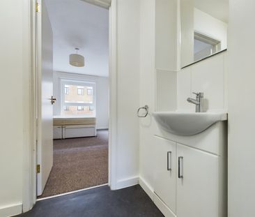 Room in a Shared House, London, SW8 - Photo 4