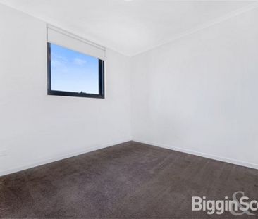 Living in the heart of Springvale Central - Photo 3