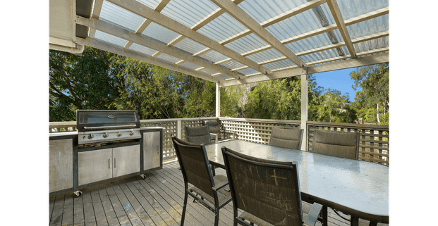 BRIGHT & BREEZY FAMILY HOME! - Photo 1