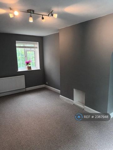 3 bedroom flat to rent - Photo 3