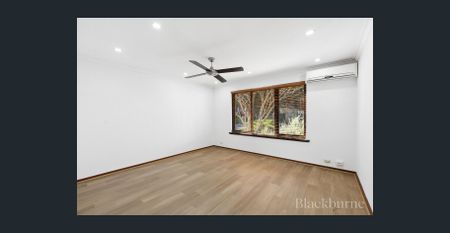 Charming and Updated Villa in Perfect Location - Photo 2