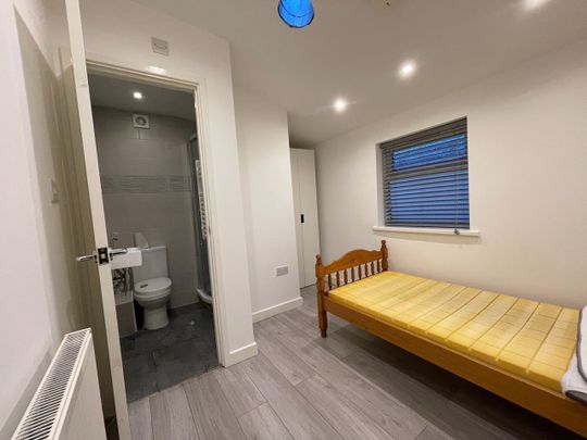 Room in a Shared House, Stockwood Crescent, LU1 - Photo 1