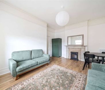 A beautifully furnished one bedroom apartment in the City centre. - Photo 1