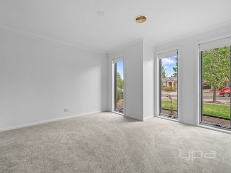 4 BEDROOM FAMILY HOME - Photo 5