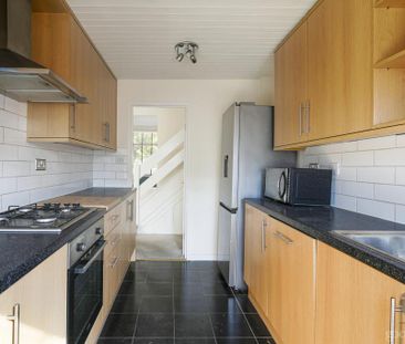 3 bedroom end of terrace house to rent - Photo 2