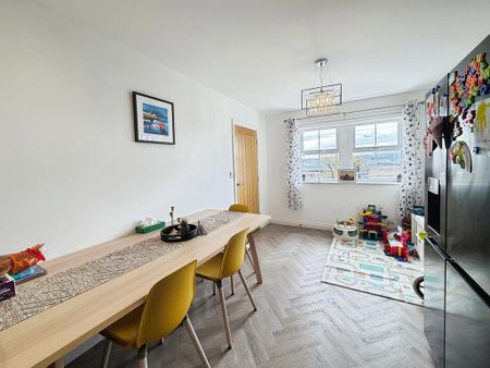 4 bedroom detached house to rent - Photo 2