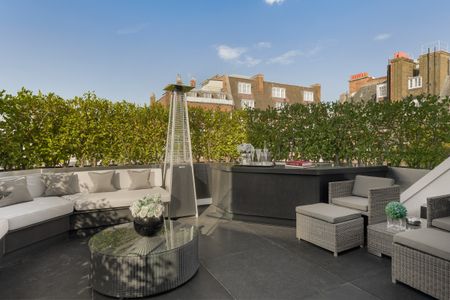 Four-bedroom, modernised apartment in a Grade II listed building - Photo 4