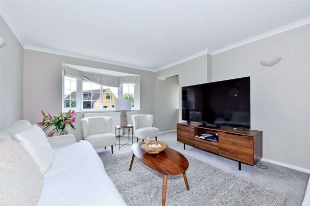 A detached four bedroom character home situated on the outskirts of Cobham located in a cul de sac approximately 0.5 of a mile from Effingham Junction station. - Photo 1