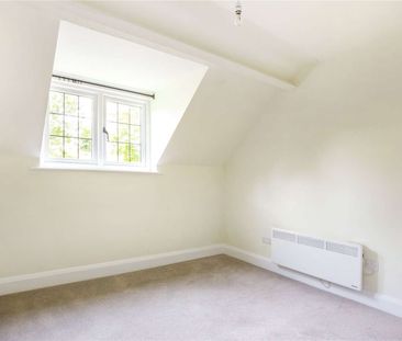 A charming three bedroom cottage in an idyllic location - Photo 5