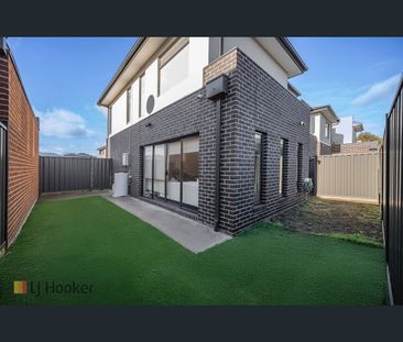 12 Stonewood Street, Roxburgh Park, Vic 3064 - Photo 3