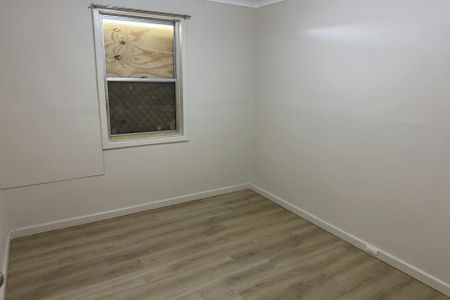 Family home in convenient location - Photo 2