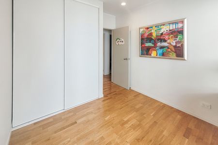 Spacious 3 bedroom 2 Bathroom apartment with amazing views and carpark . - Photo 5