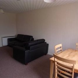 3 bedroom bungalow close to campus - Photo 1