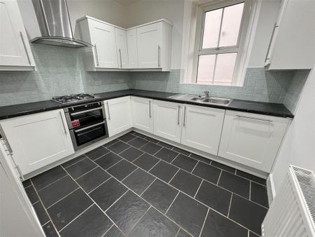 3 bedroom detached house to rent - Photo 3