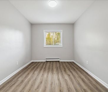 For Lease - 2350 Queensway Drive Unit# 1, Burlington, Ontario - Photo 4