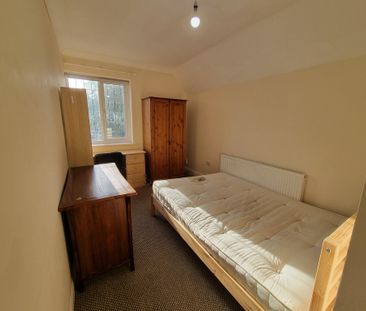 6 Bed Student Accommodation - Photo 5