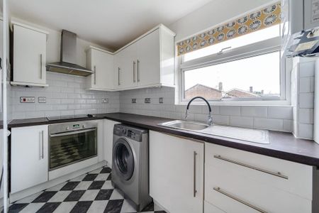 2 bedroom maisonette to rent - Photo 2