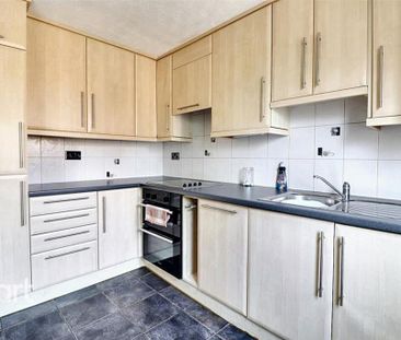 3 bedroom end of terrace house to rent - Photo 4