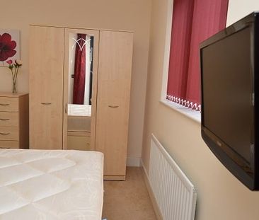 Room in a Shared House, Midford Grove, B15 - Photo 6