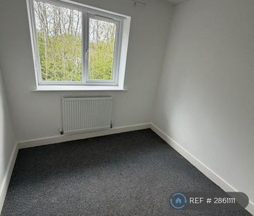 4 bedroom semi-detached house to rent - Photo 6