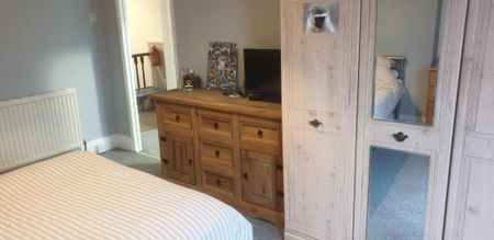 35 Seymour Avenue - Photo 2