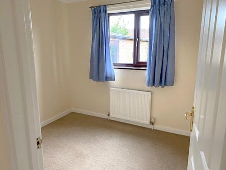 2 bedroom semi-detached bungalow to rent - Photo 2