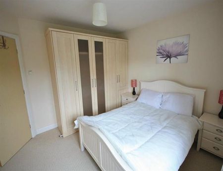 2 Bedroom Mews Available Arranging tenancy - Photo 2