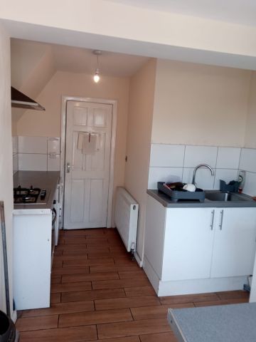 Room in a Shared House, Albert Square, E15 - Photo 5