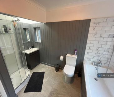 1 bedroom in a house share to rent - Photo 3