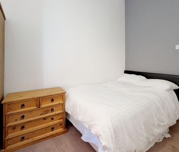 5 bedroom flat share to rent - Photo 4