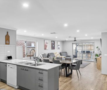 Comfortable Family Living! - Photo 1