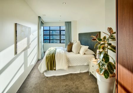 Sun-filled living with marina views in a prime waterfront setting - Photo 5