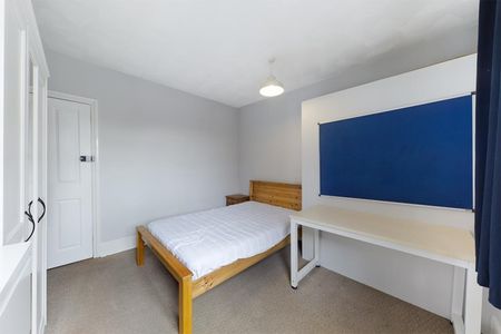 4 bedroom House To Let - Photo 4