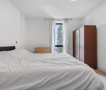 New Village Avenue, London, E14 0ND - Photo 1