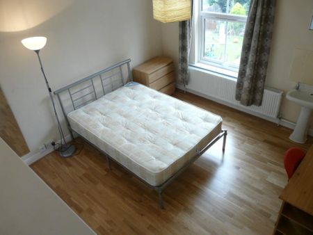 1 bedroom in a house share to rent - Photo 4