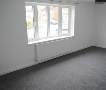 3 bedroom detached bungalow to rent - Photo 2
