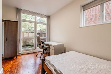 1 bedroom in a house share to rent - Photo 2