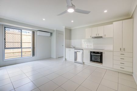 Modern Duplex in Prime Loganlea Location - Photo 2