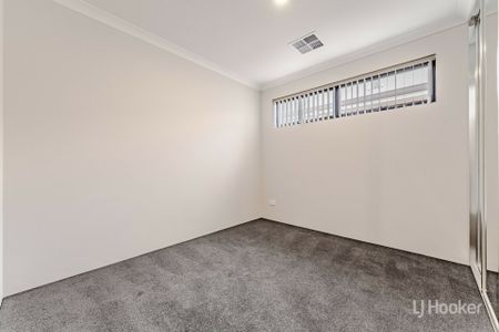 Modern, Light-Filled Home in Sought-After Frasers Landing - Dual Living - Photo 5