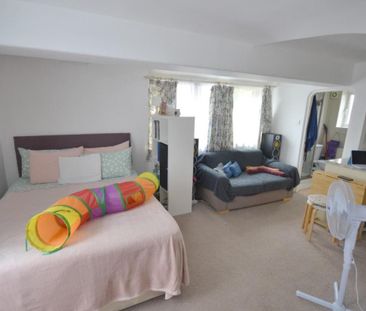 Studio Flat Tudor Street, Exeter, EX4 3BR - Photo 4