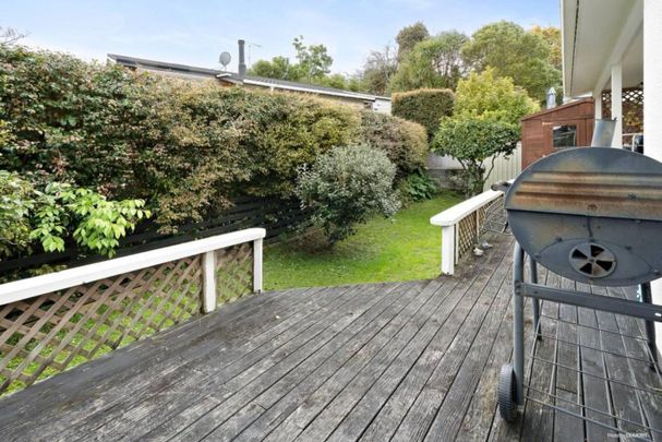 Mellons Bay 3 bedroom and 2 bathroom home - Photo 1