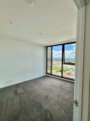 Modern 1-Bedroom Apartment with Appliances & Secure Parking - Photo 1